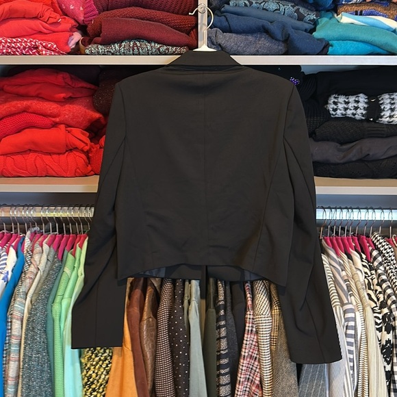 Nine West black hook and eye closure cropped blazer size S NWT - Picture 3 of 3